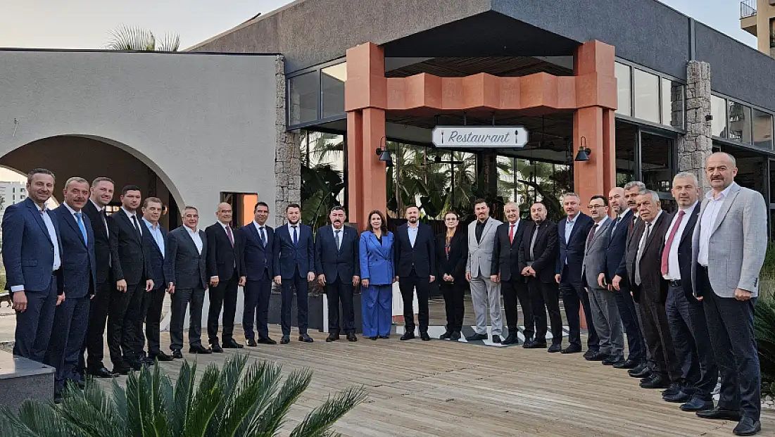 AK Parti Balıkesir Teşkilatı Ayvalık’ta Buluştu:   “Bu milletin hizmet siyaseti bitmez”