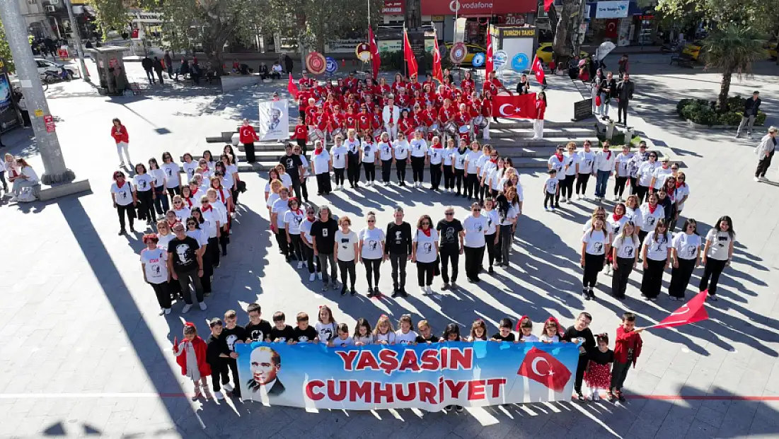 CUMHURİYETİMİZİN 102. YILI BURHANİYE'DE COŞKUYLA KUTLANDI