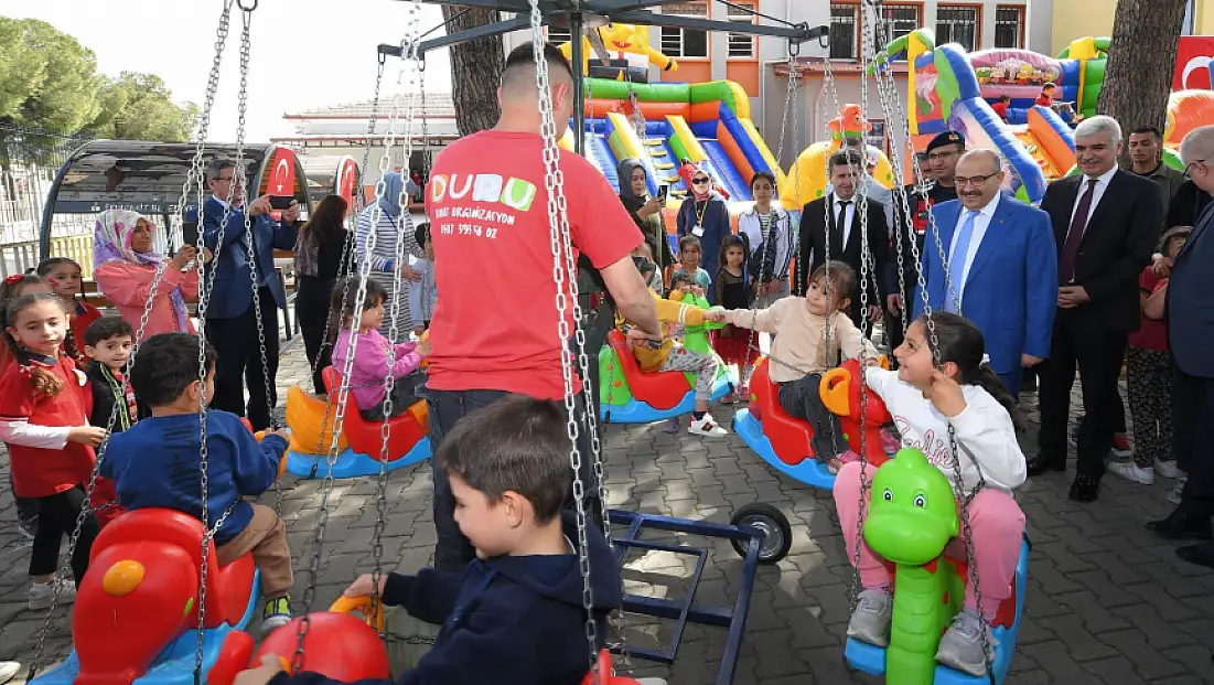 Edremit Yılmaz Akpınar İlkokulunda Çocuk Şenliği gerçekleşti.