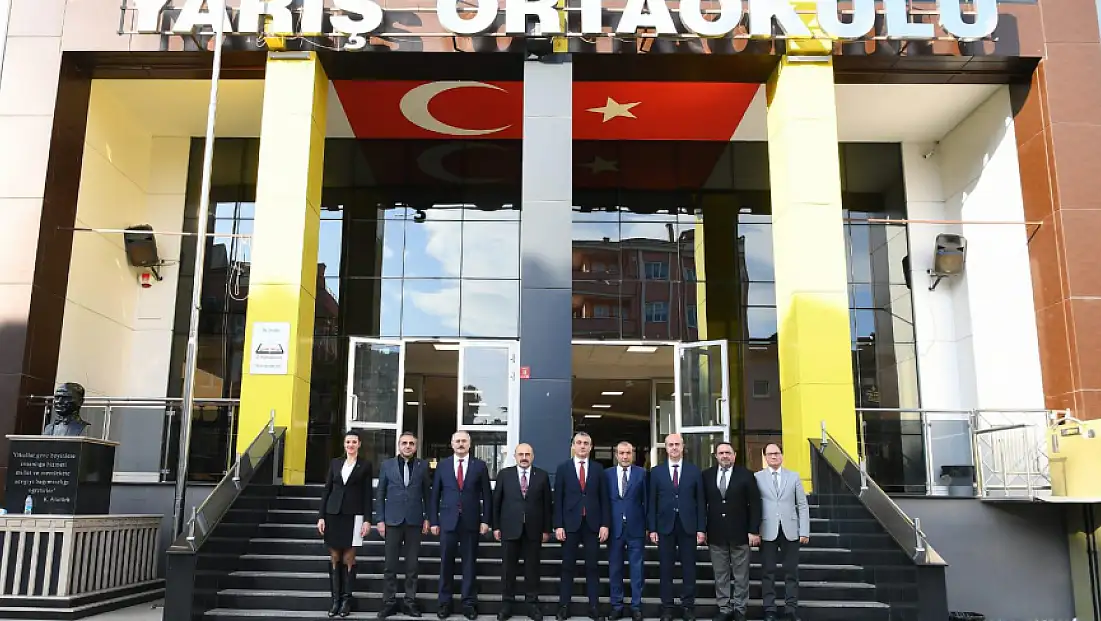 Eğitime Yakın İlgi: Vali İsmail Ustaoğlu Yarış Ortaokulu'nu Ziyaret Etti
