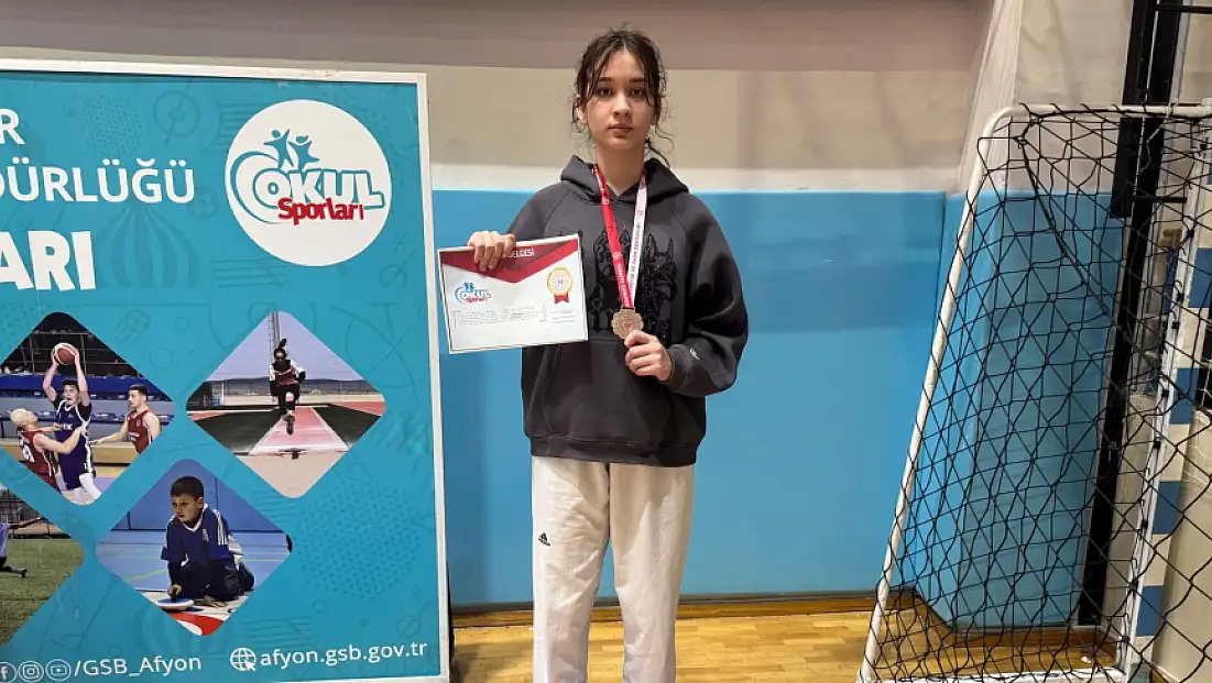 Genç Sporcu İpek Ulus Balıkesir’e Madalyayla Döndü