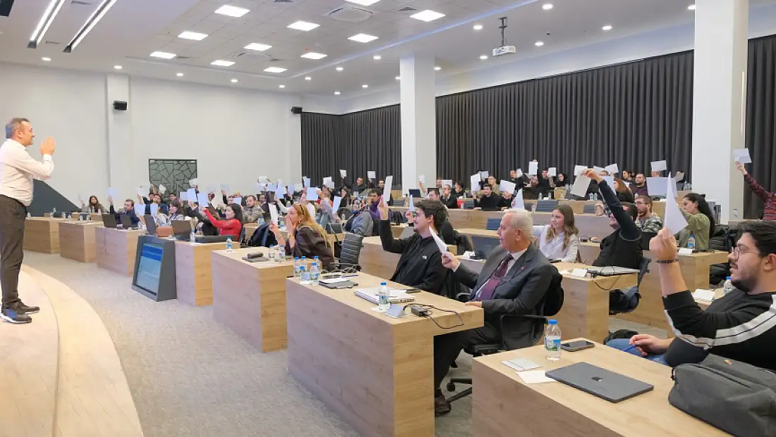 YAPAY ZEKA UZMANLIK EĞİTİMİ’NİN İLK GÜNÜ TAMAMLANDI!