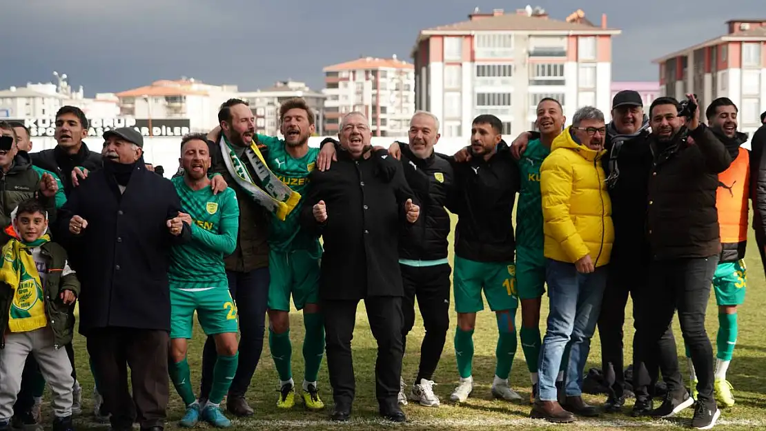 1966 Edremitspor zirveye ortak oldu