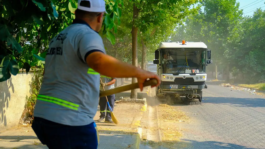 ALTIEYLÜL BELEDİYESİ'NDEN KAPSAMLI TEMİZLİK OPERASYONU