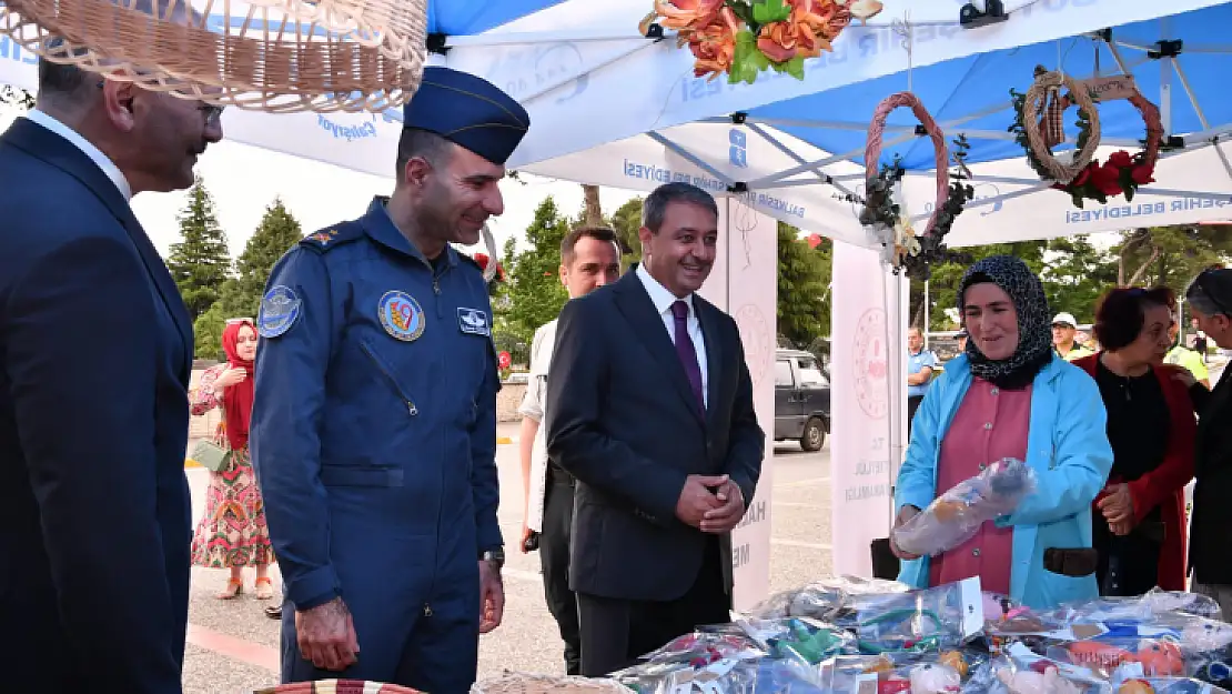 Altıeylül Sosyal Dayanışma Merkezi'nin Kurs Sonu Sergisi Açıldı