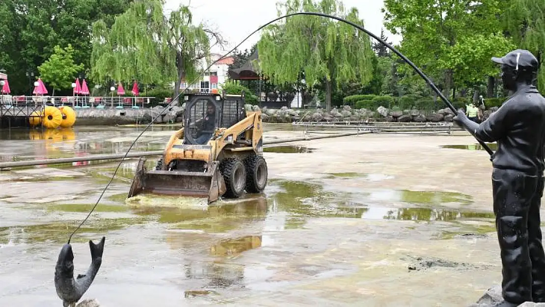 Atatürk Parkı göz kamaştırmaya devam ediyor