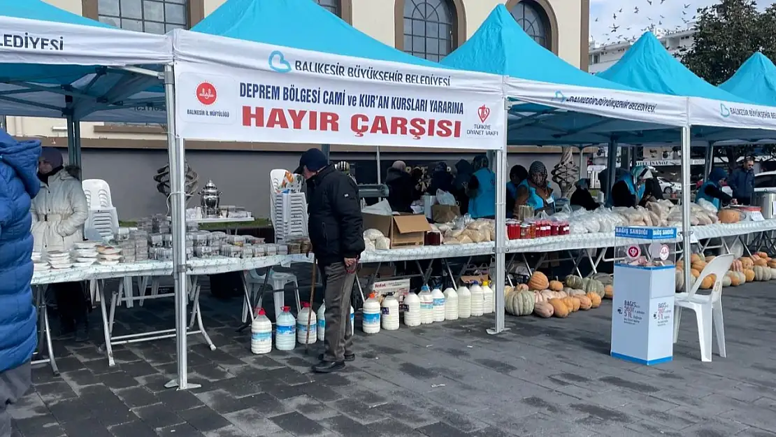 Balıkesir'de deprem bölgesi için Hayır Çarşısı kuruldu