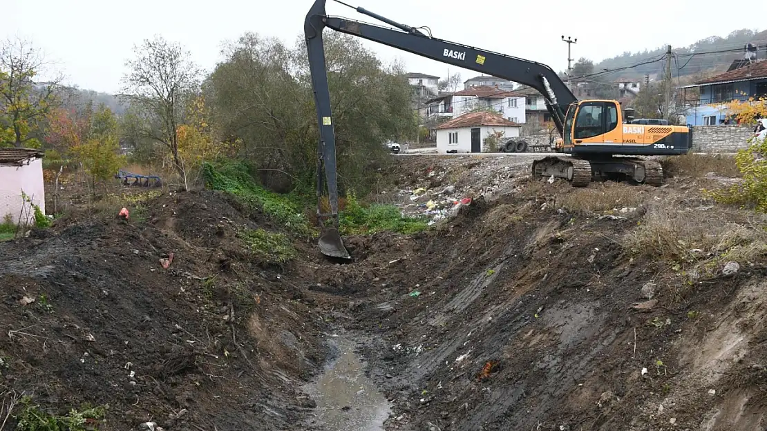 Balıkesir'de dere yatakları temizleniyor