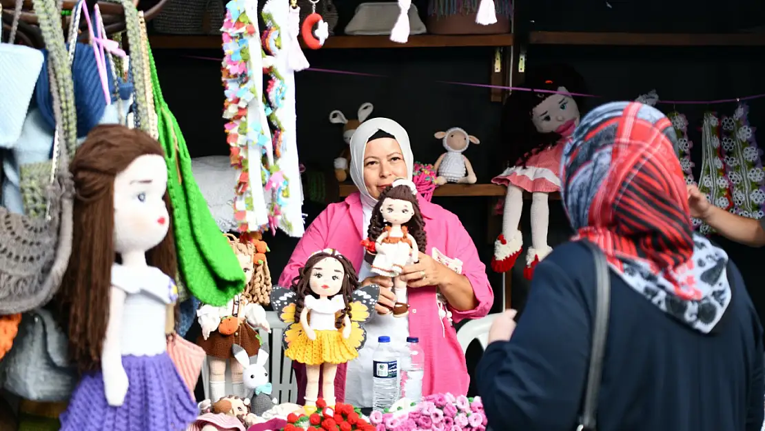 Balıkesir'de Kadın Emeği Çarşısı Kapılarını Açtı