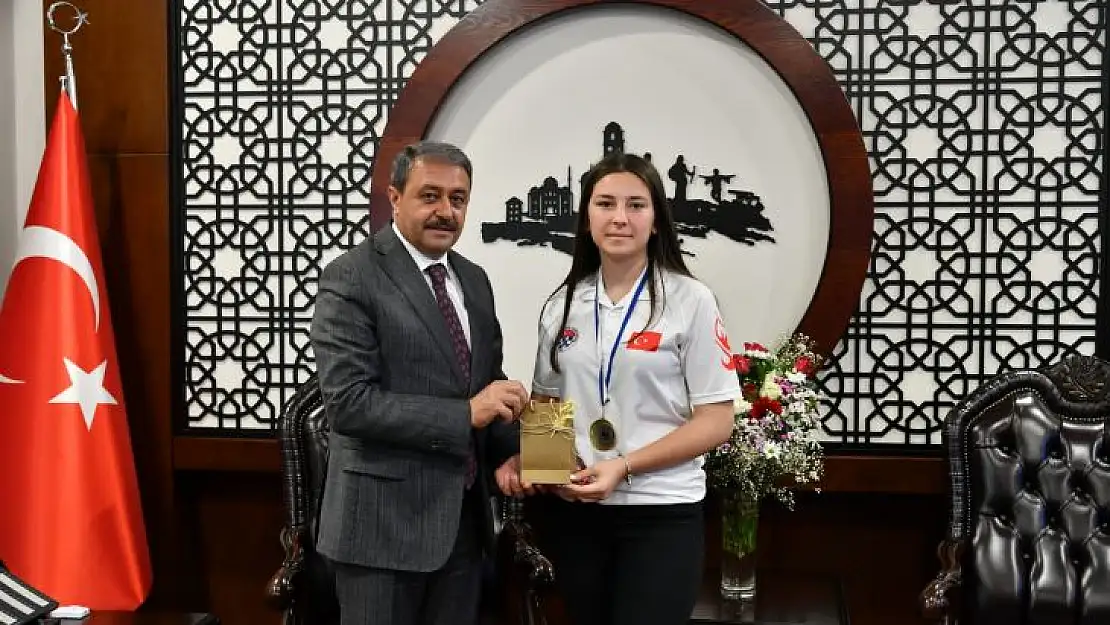 Balıkesir'in Satrançtaki Gururu Elifnaz'ın Hedefi Dünya Şampiyonluğu