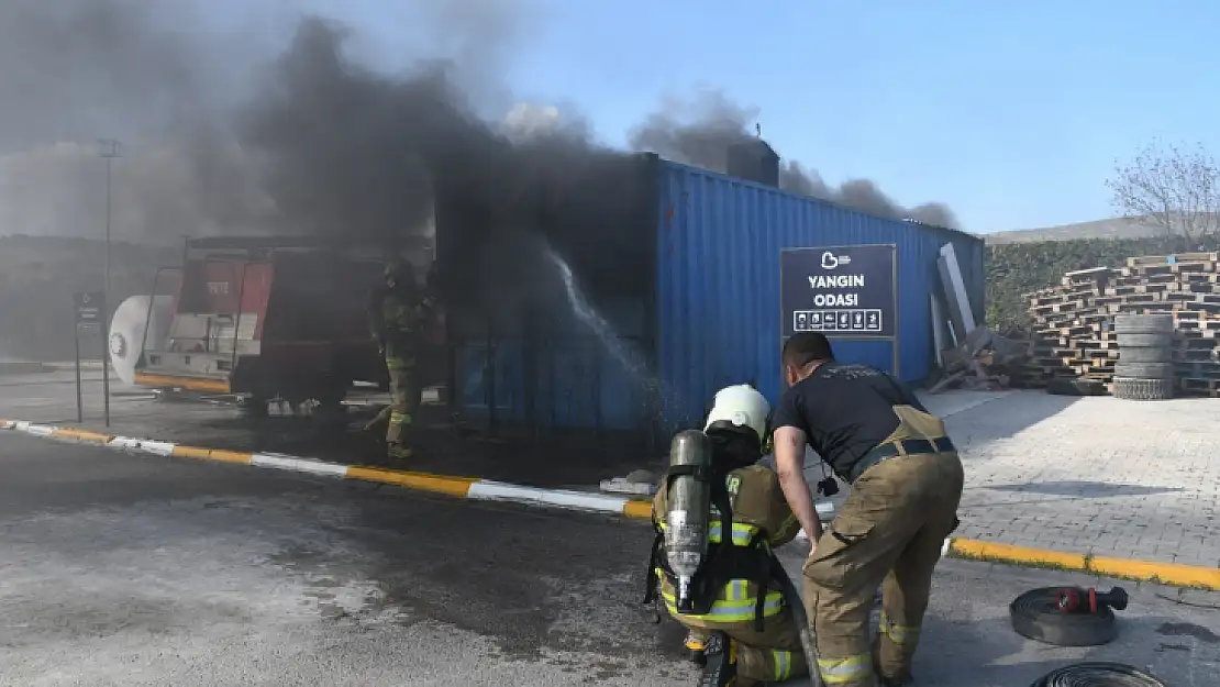  Balıkesir İtfaiyesinin eğitim tatbikatı gerçeği aratmadı