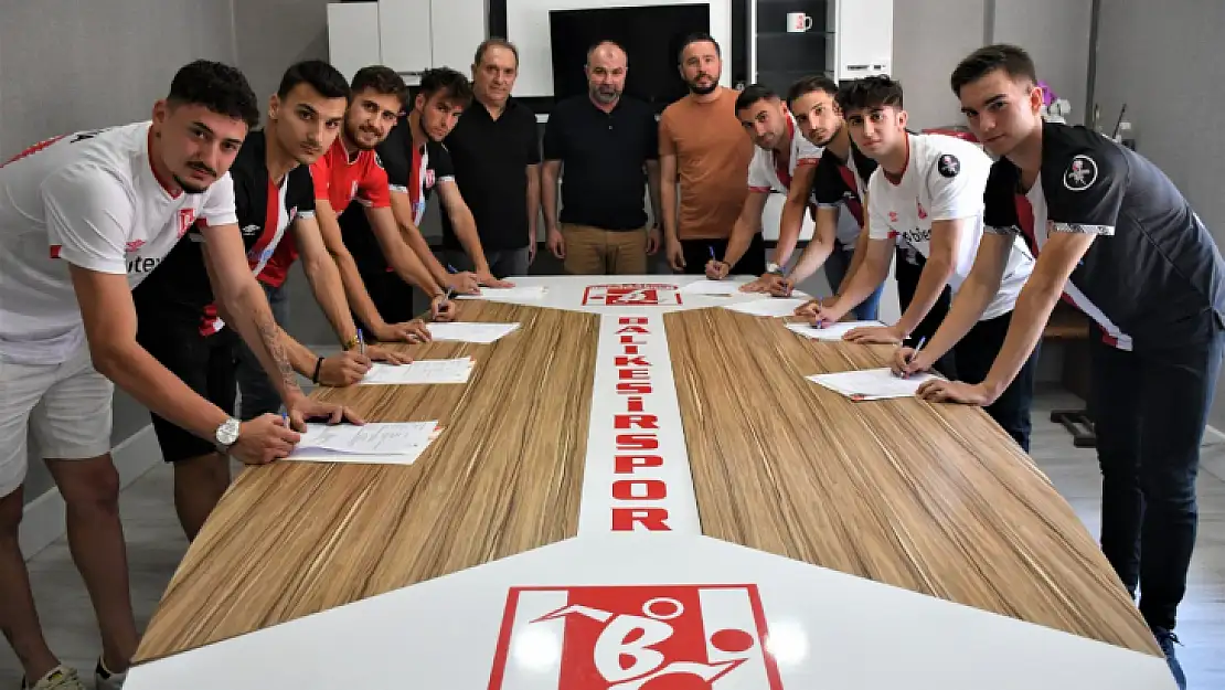 Balıkesirspor Altyapıdan 8 Futbolcuyla Yola Devam Etme Kararı Aldı