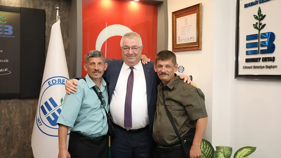 BAŞKAN MEHMET ERTAŞ VATANDAŞLARLA BAYRAMLAŞTI