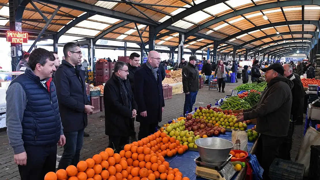 Başkan Şehirli ve Milletvekili Sarı Pazar Pazarında Esnafı Ziyaret Etti