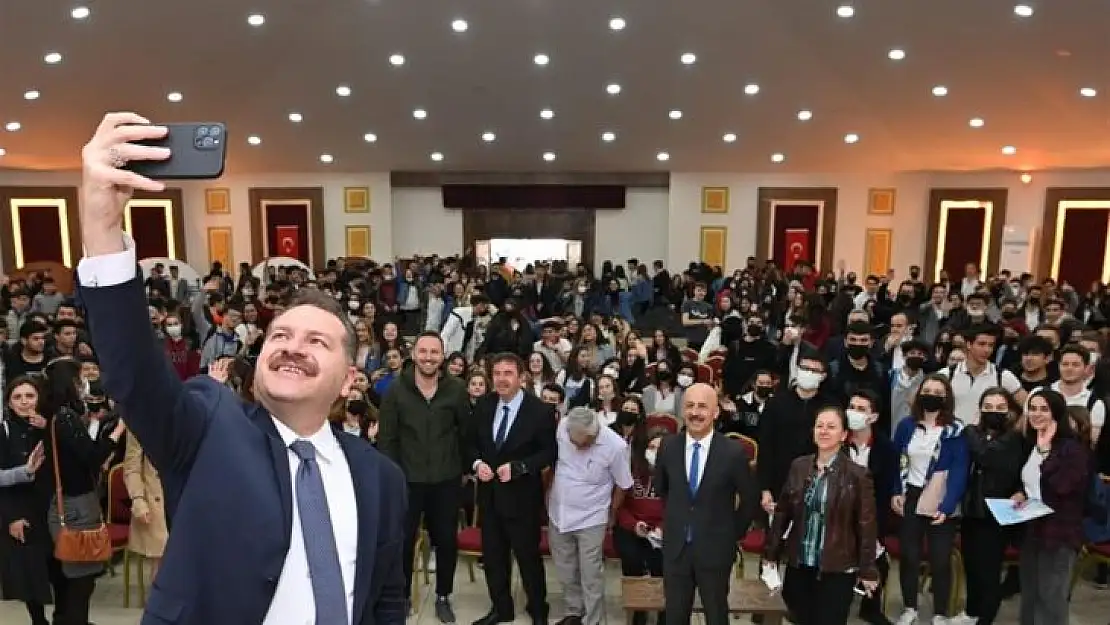 Başkan Yılmaz Z kuşağıyla buluşmaya devam ediyor