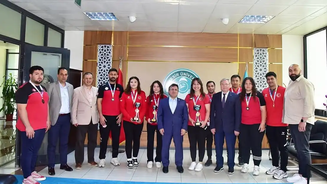 BAÜN Judocuları Madalyalarla Döndü: BAÜN Rektörü Prof. Dr. Yücel Oğurlu'ya Ziyaret