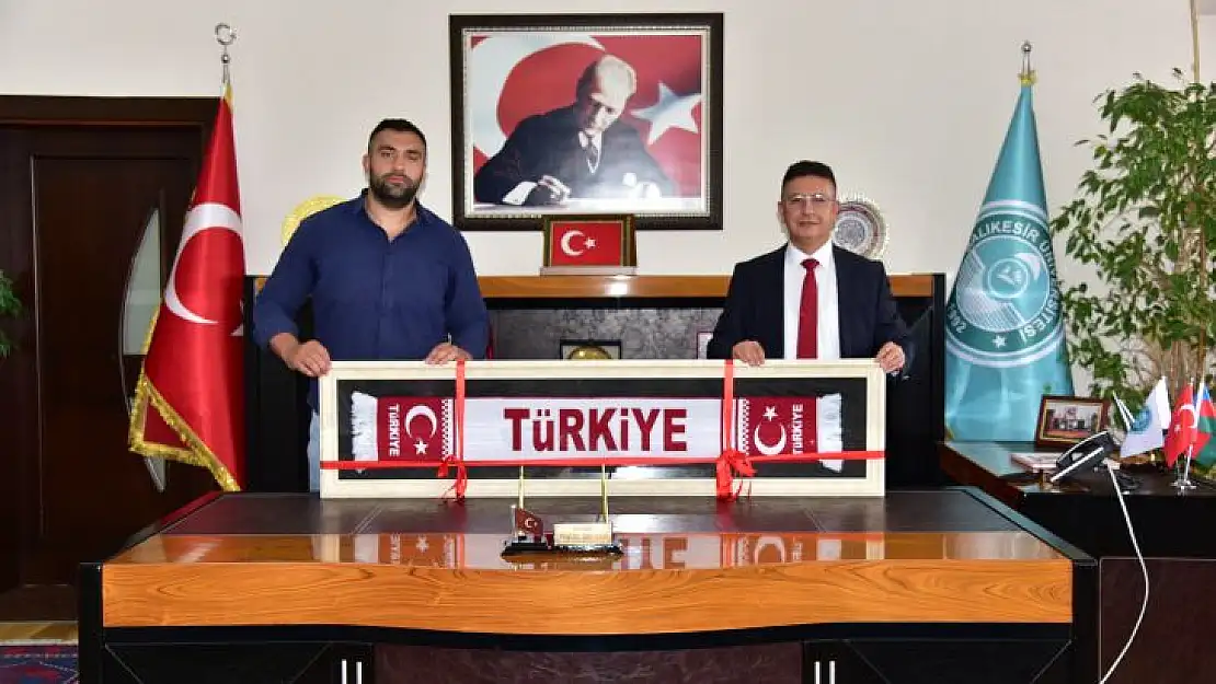 BAÜN'lü Şampiyon Boksör Ali Eren Demirezen'den, Rektör Prof. Dr. İlter Kuş'a Teşekkür Ziyareti