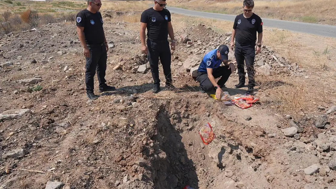 Burhaniye'de Son Kullanma Tarihi Geçmiş Gıdalar İmha Ediliyor