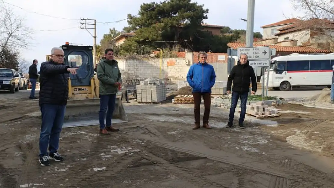 Burhaniye'nin Yolları Yapılmaya Devam Ediyor