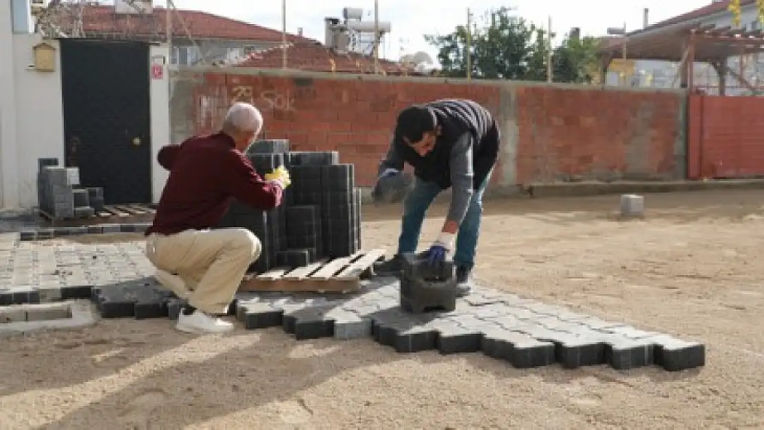 Burhaniye Yolları Yenilenmeye Devam Ediyor