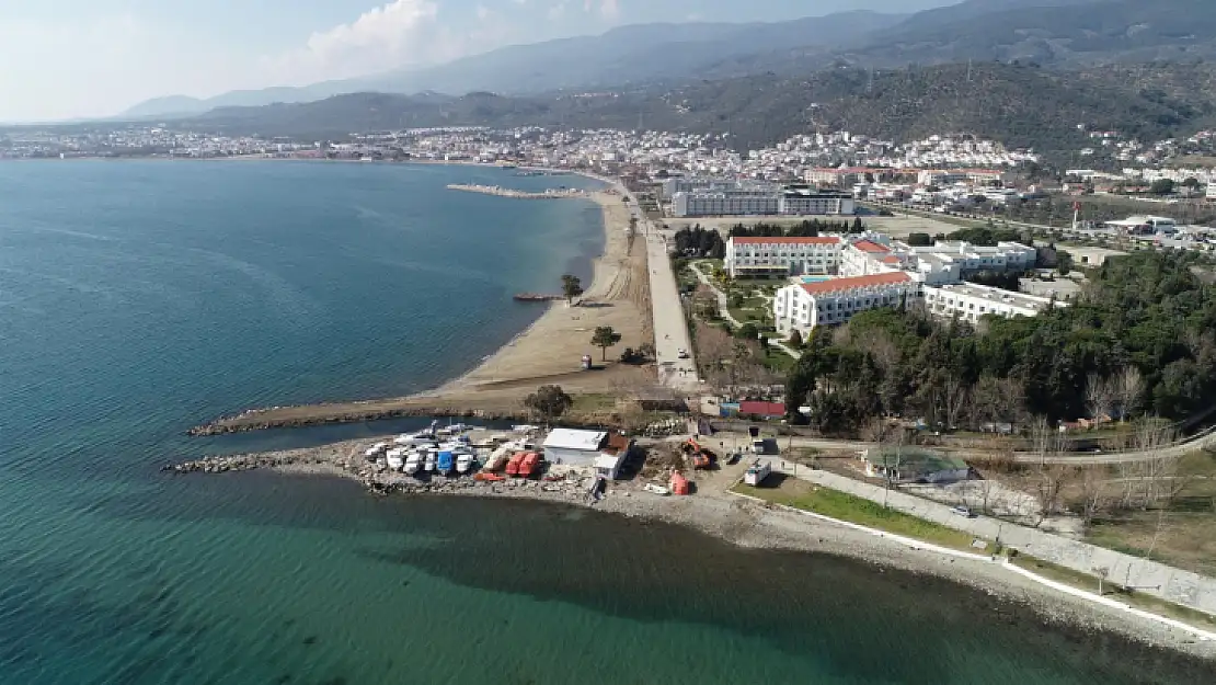 Büyükşehir'den Güre Sahil  Yolu'nda Hummalı Çalışma