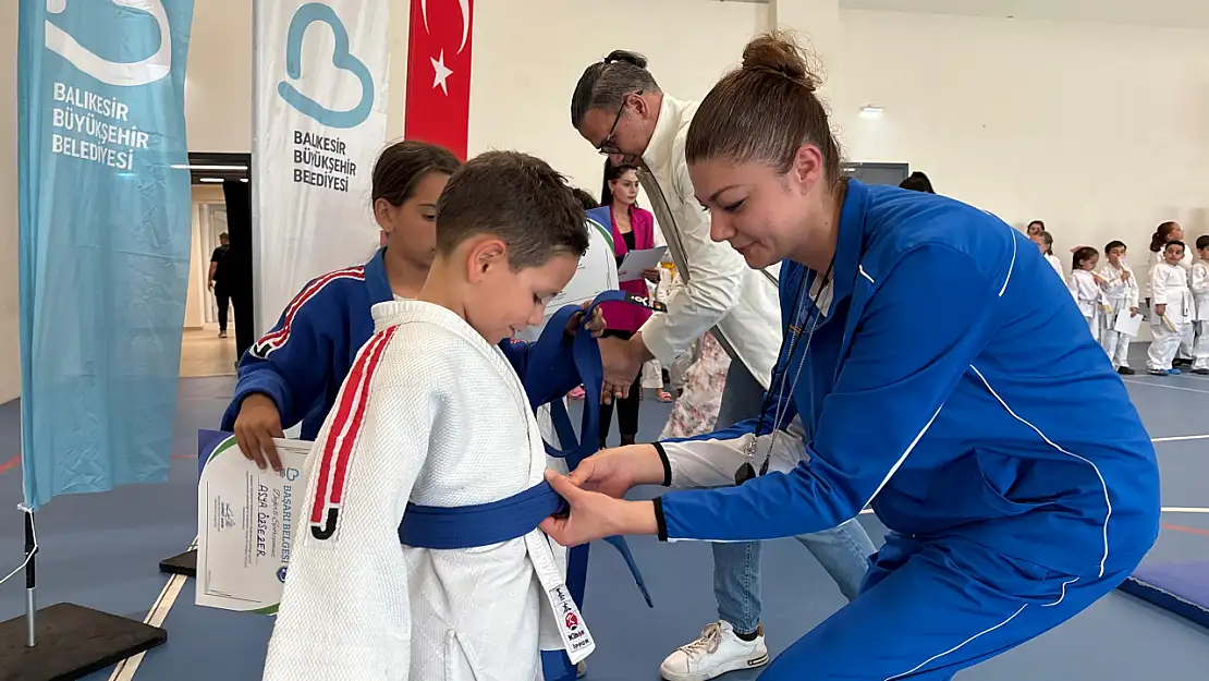 Büyükşehir'in 49 sporcusu judo kuşak sınavını başarıyla geçti