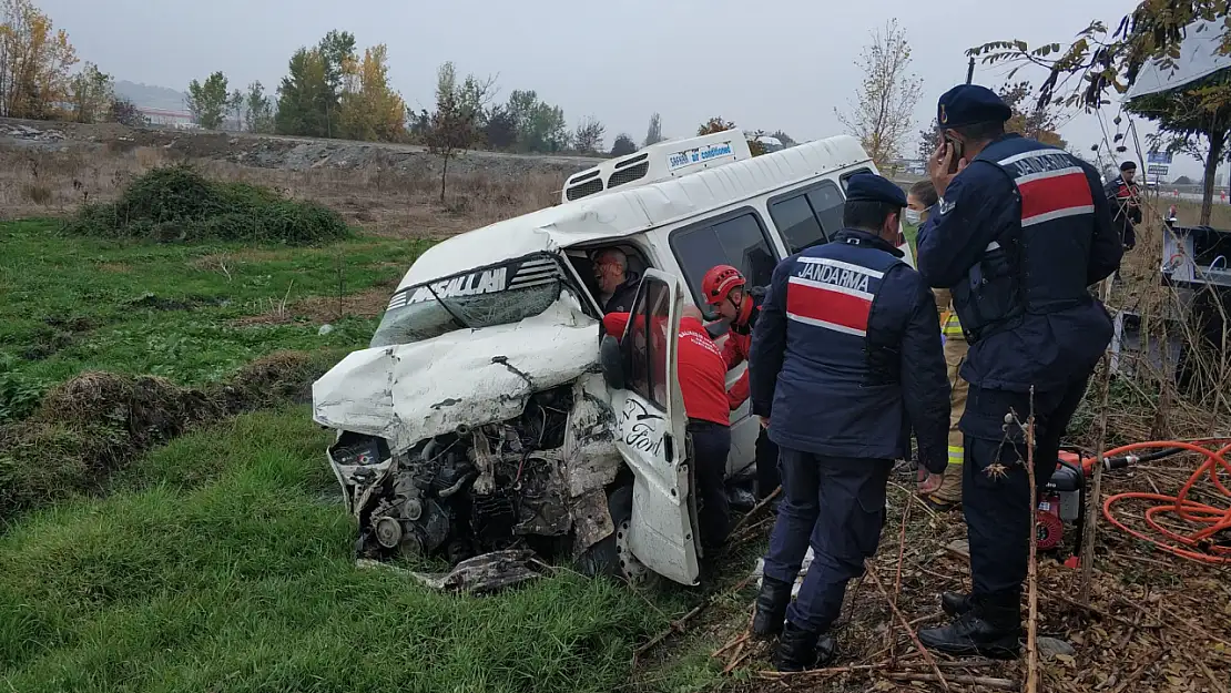 Çalıntı Araçla Kaza Yaptı Sıkışarak Yaralandı