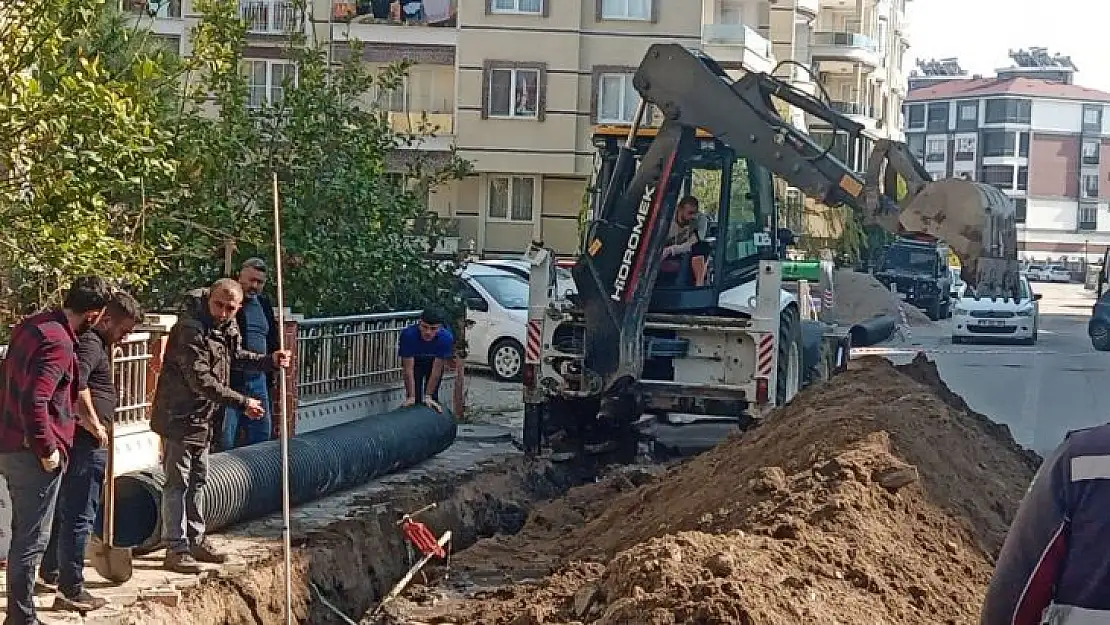 Cennetayağı Mahallesi'ne yeni yağmur suyu hatları döşeniyor