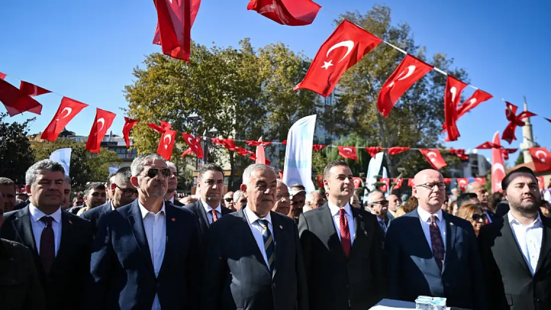 Cumhuriyet Meydanı'nın ilk etabı açıldı