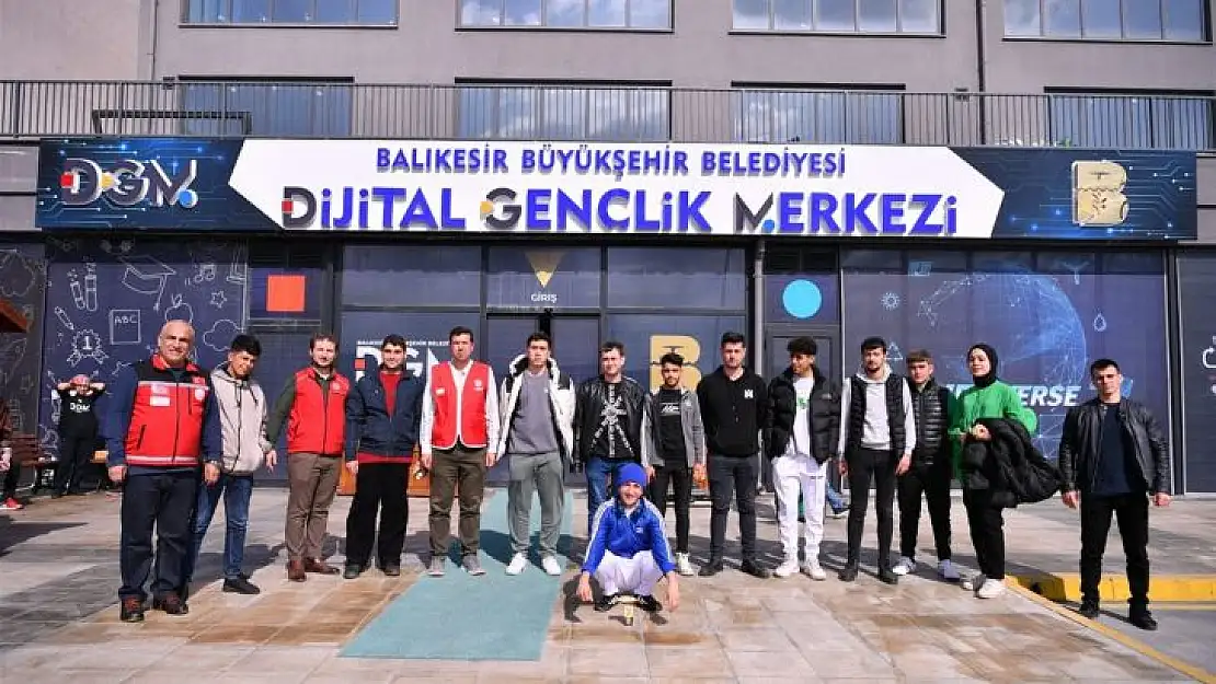 Depremzede Gençler Balıkesir'in Tarihi ve Kültürel Yerlerini Gezdi