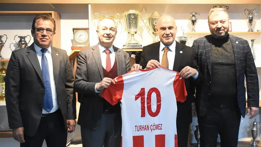 İYİ Parti Teşilatı Balıkesirspor kulübünü ziyaret etti.