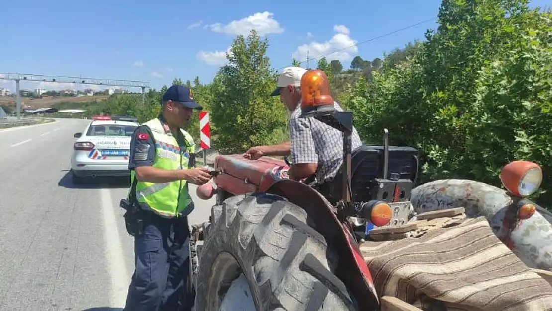 Jandarmadan Traktör Sürücülerine Denetim