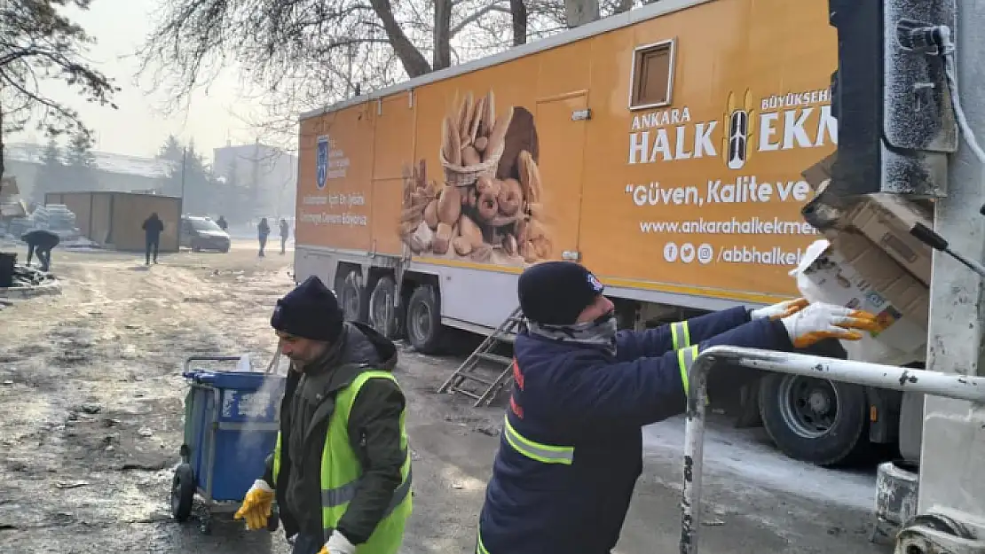 Karesi Belediyesi Temizlik Ekibi Deprem Bölgesinde