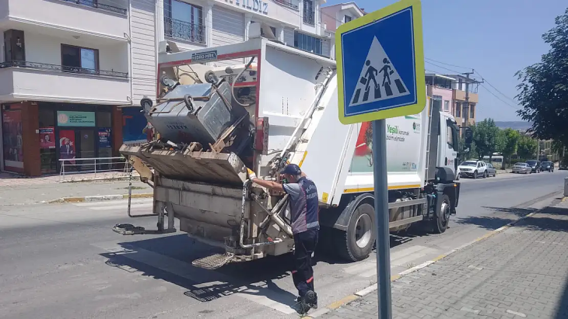 Karesi'de Çöp Konteynırları Dezenfekte Ediliyor