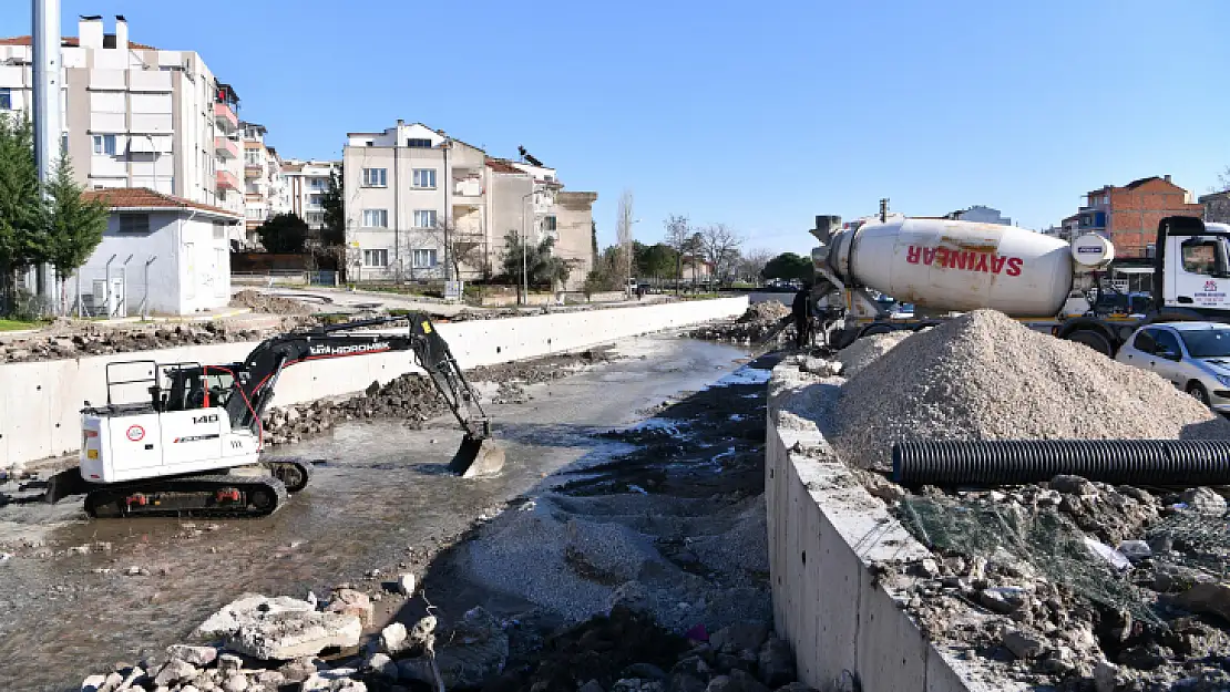 Karesi Petrol Ofisi yıkılıyor, Çay Deresi bitiyor!