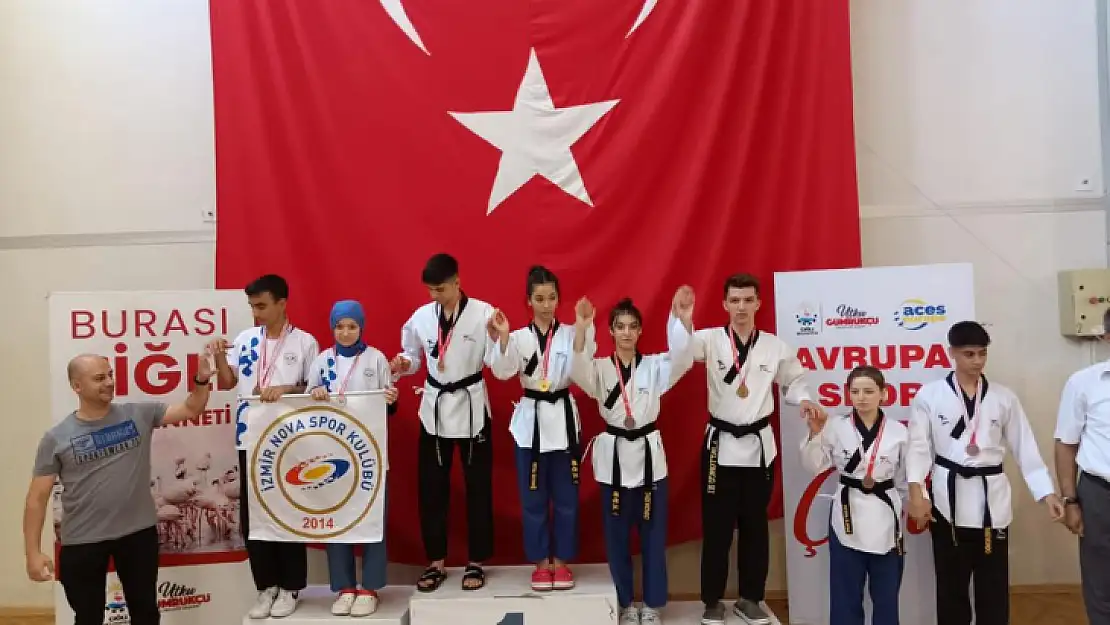 Karesili Taekwondocular İzmir'den 16 Madalya İle Döndü