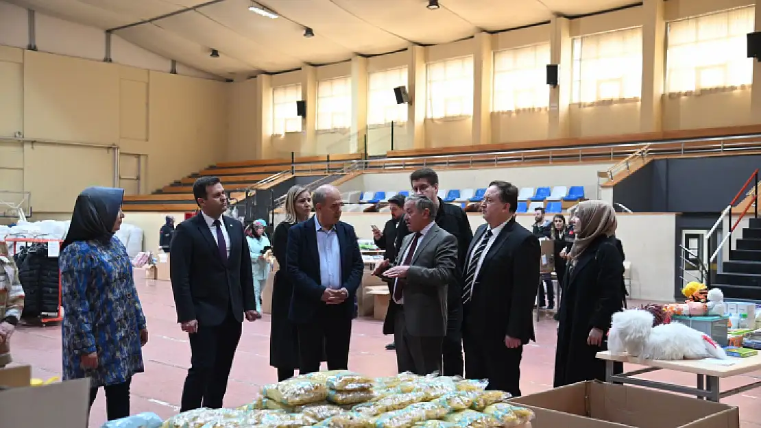 Karesililer Deprem Bölgesine Yardımlarını Sürdürüyor