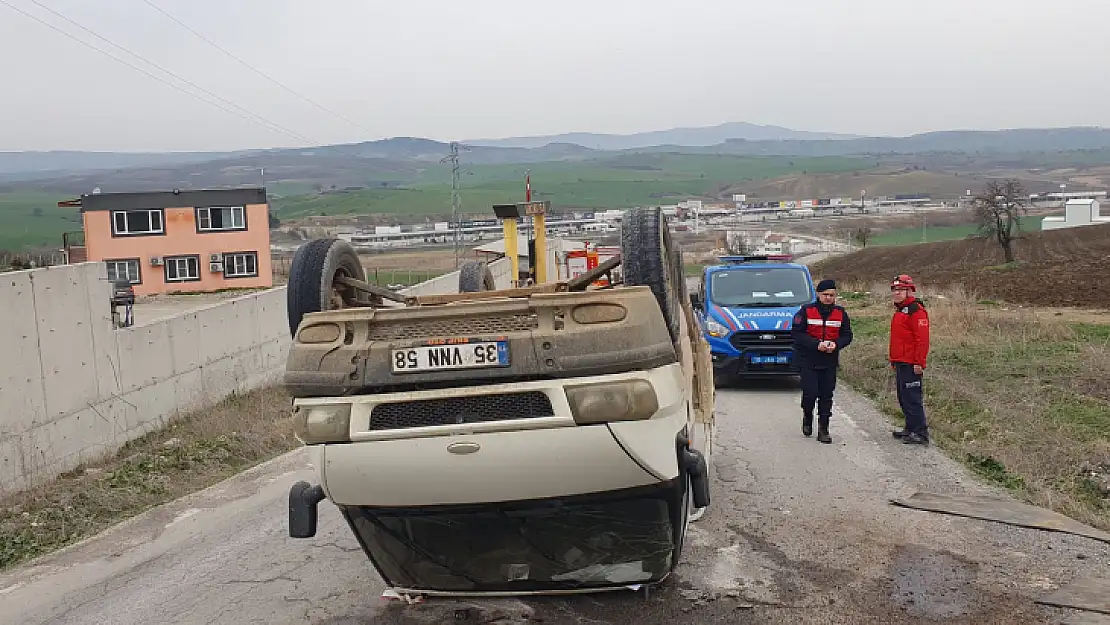 Kontrolden Çıkan Kamyonet Ters Döndü