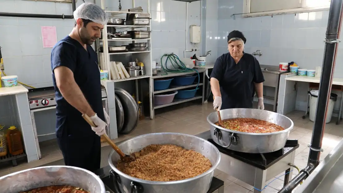 Kurban Bağışları İhtiyaç Sahiplerinin Sofralarına Ulaşıyor