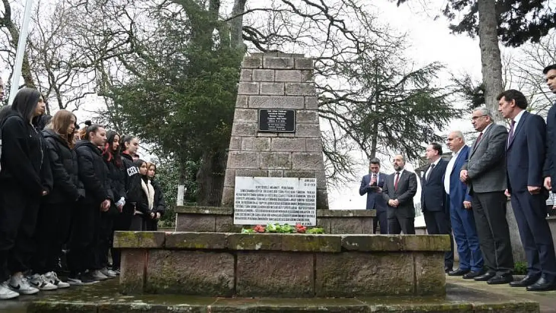 KURTDERELİ MEHMET PEHLİVAN MEZARI BAŞINDA ANILDI