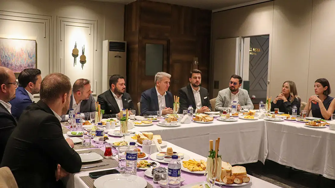 Milletvekili Dr. Mustafa Canbey, genç İşadamları ile bir araya geldi.  'Hedefimiz güçlü Balıkesir '