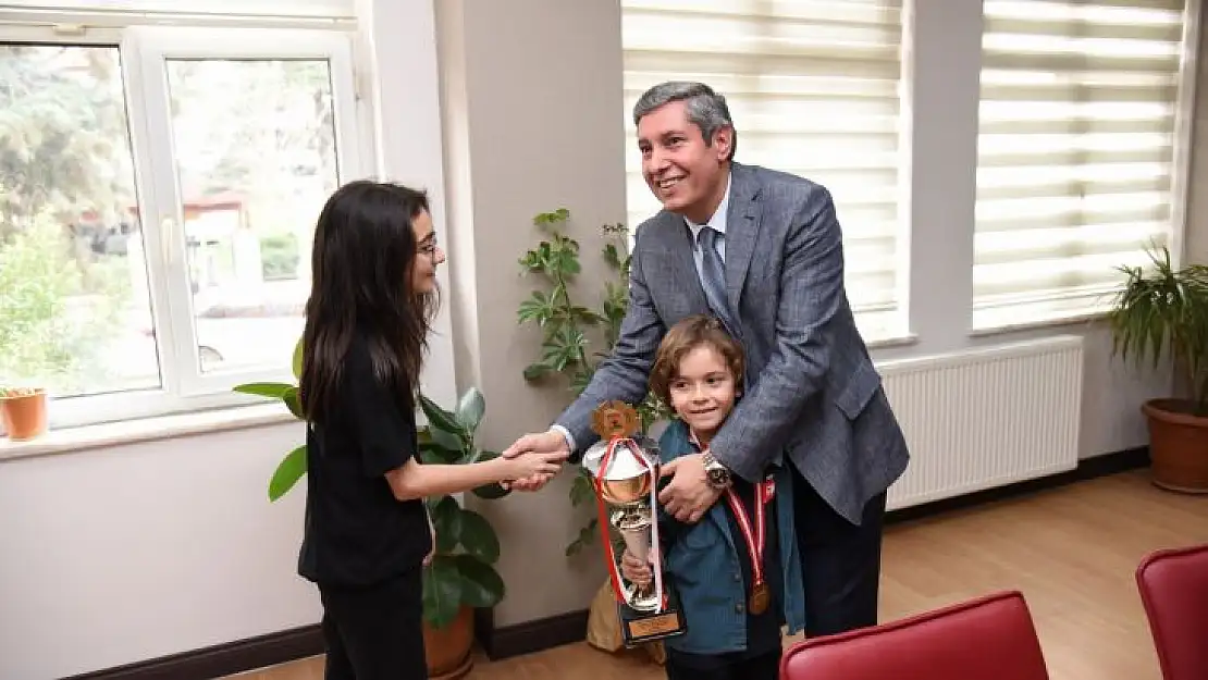 Öğrenciler Satranç Şampiyonası'ndan Başarılarla Döndü