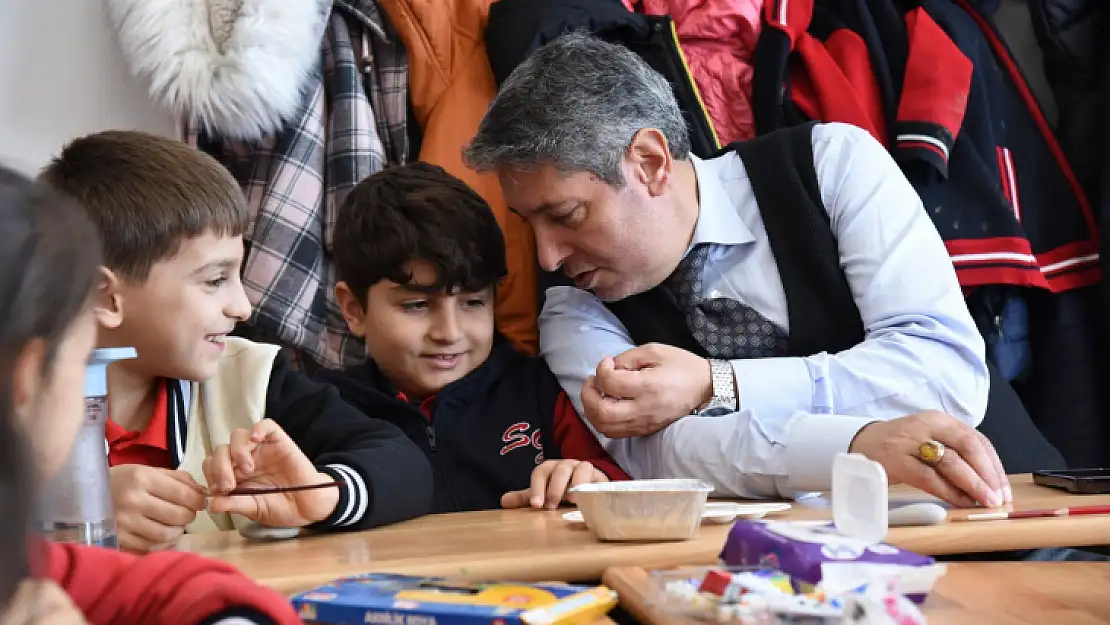 'Öğrenmek Birlikte Güzel' ve 'Pusulam Öğretmenim' Projeleri Başladı