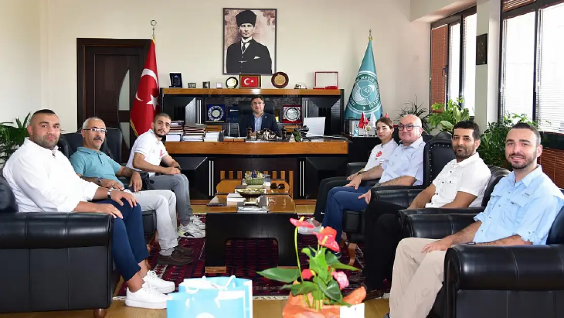 Prof. Dr. Yücel Oğurlu, Şampiyon Sporcularla Bir Araya Geldi