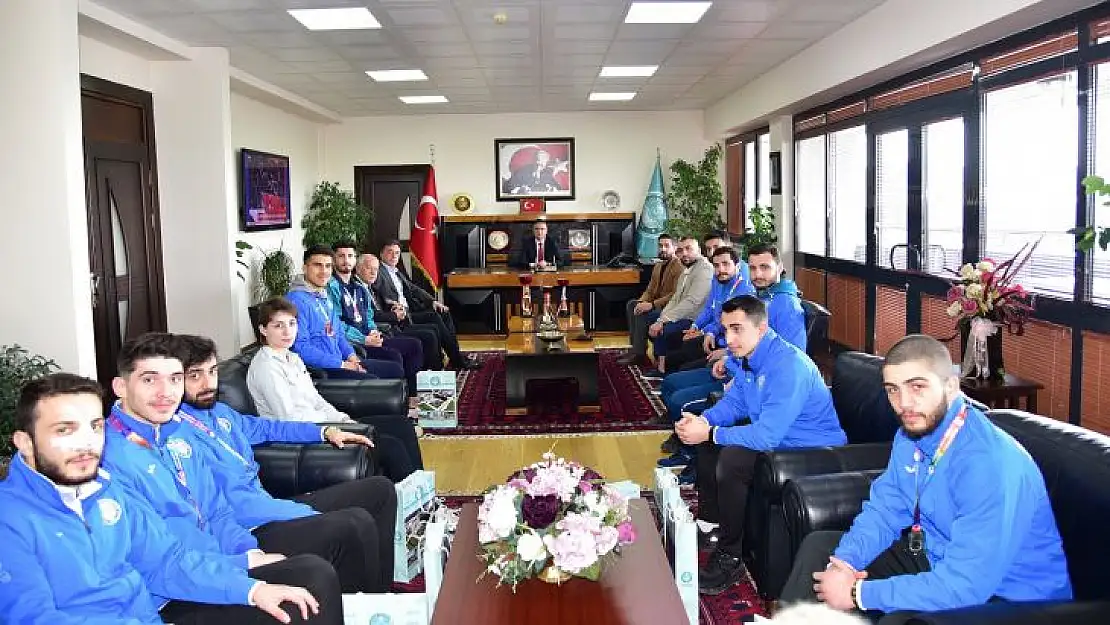 Rektör İlter Kuş, başarılı sporcuları kutladı