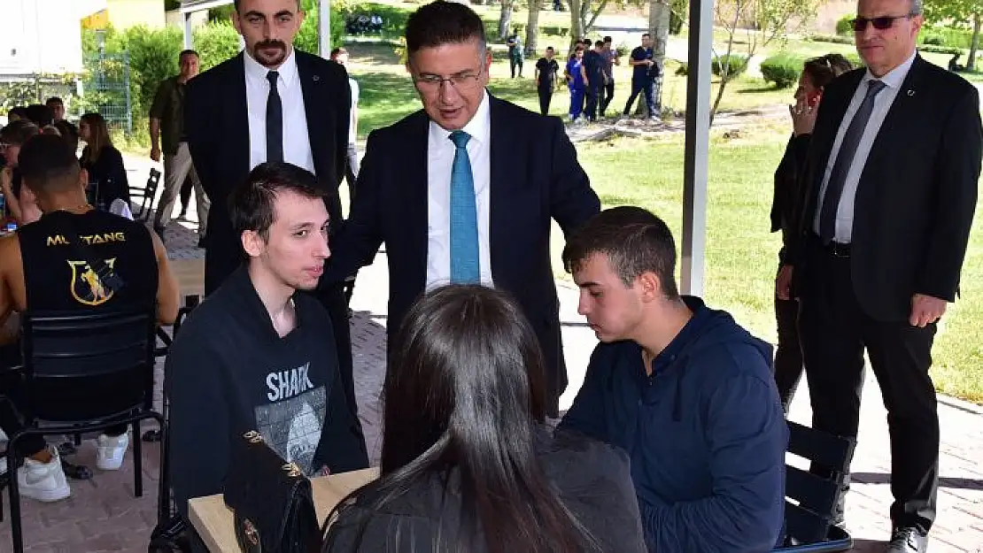Rektör Prof. Dr. İlter Kuş, Yeni Dönemin İlk Gününde Öğrencilerle Buluştu