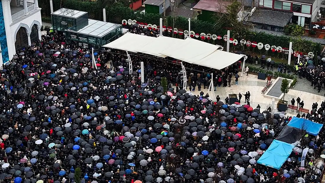 SEVİLEN SANATÇI FERDİ TAYFUR SON YOLCULUĞUNA UĞURLANDI