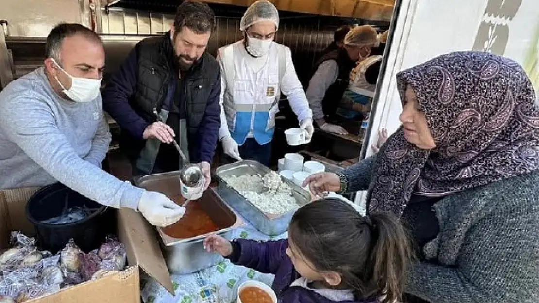 Sındırgı Depremzedeler İçin Seferber Oldu