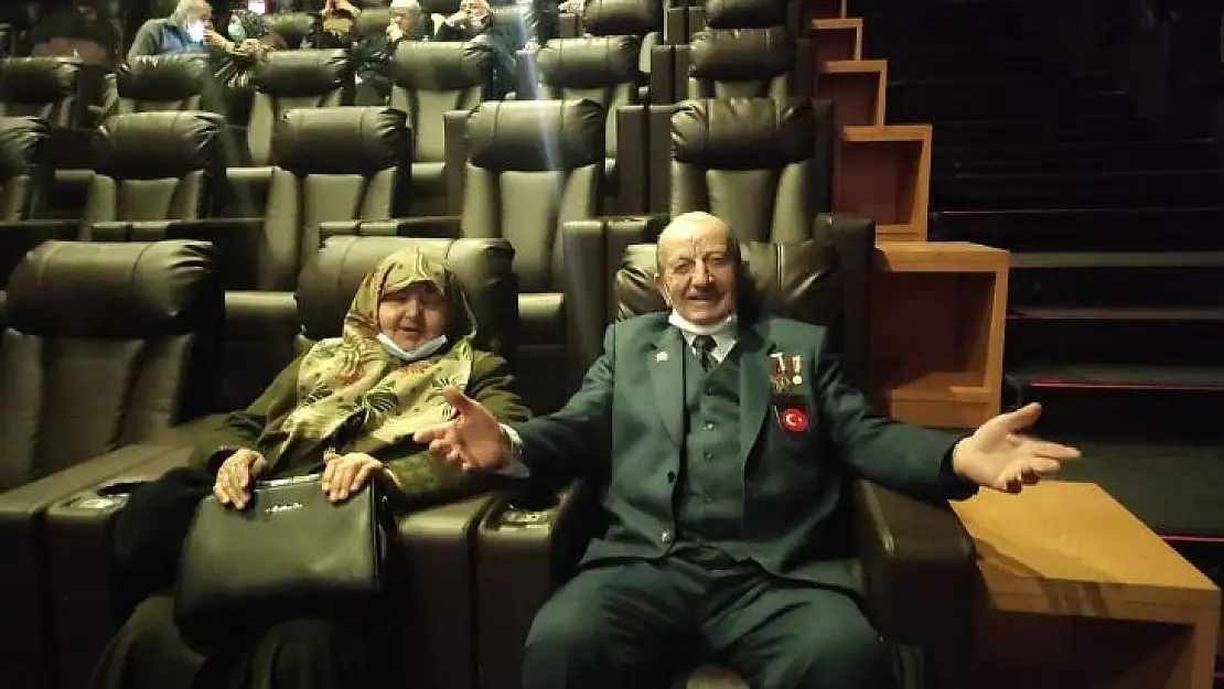 Susurluk Belediyesi Şehit ve Gazi Ailelerini Sinemaya Götürdü