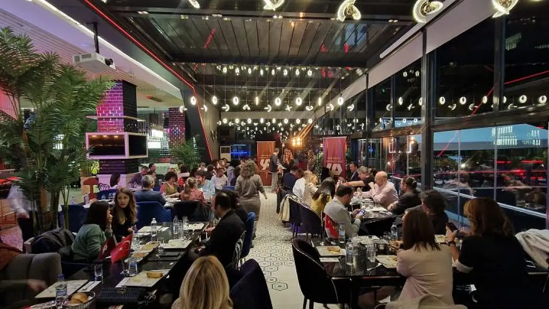 SYAL Mezunları İstanbul'da Bir Araya Geldi